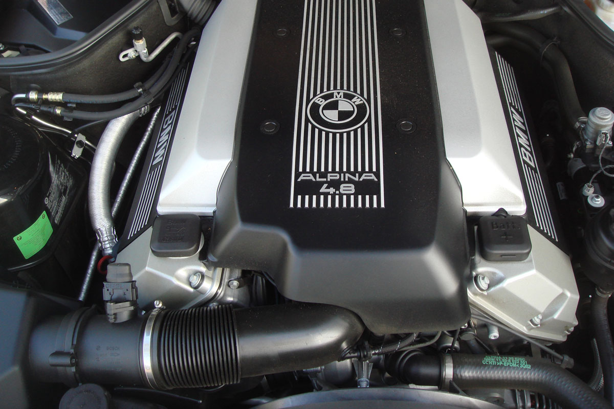 BMW Alpina Roadster V8 engine
