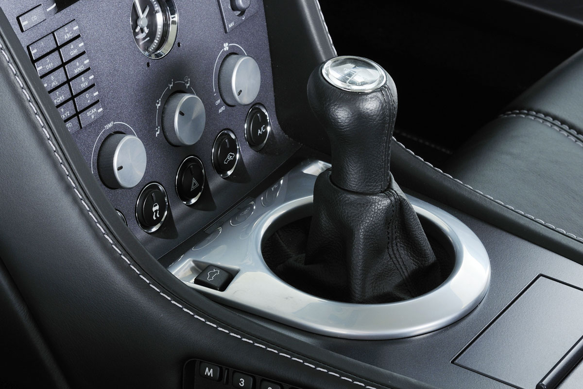 Aston Martin V8 Vantage cockpit