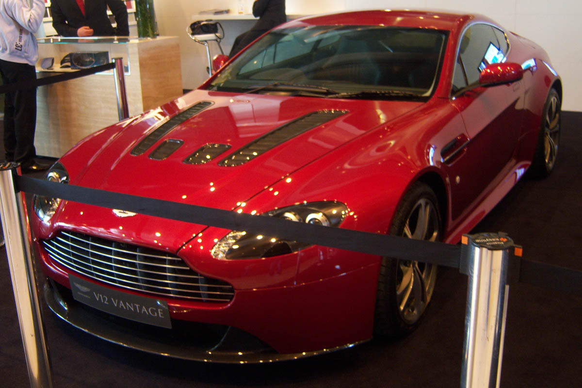 Aston V12 Vantage