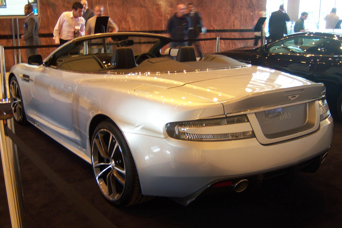 Aston Martin DBS Volante