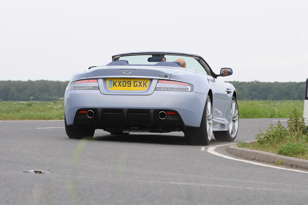 Aston Martin DBS Volante