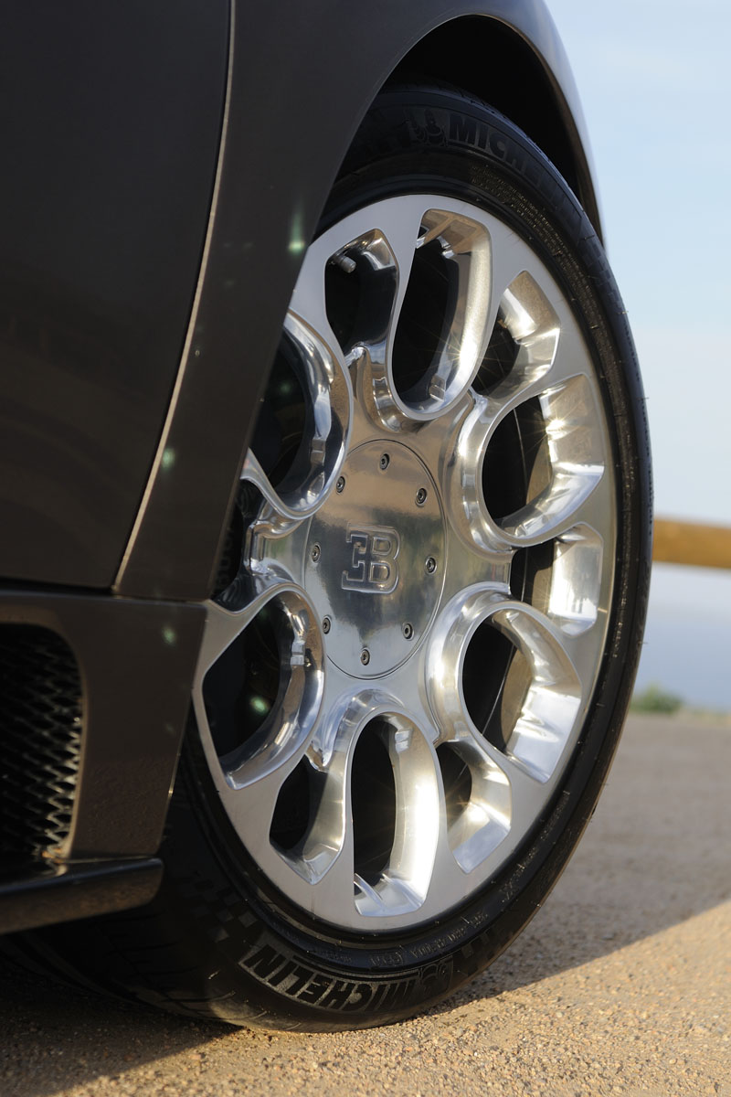 Bugatti Veyron Grand Sport wheel