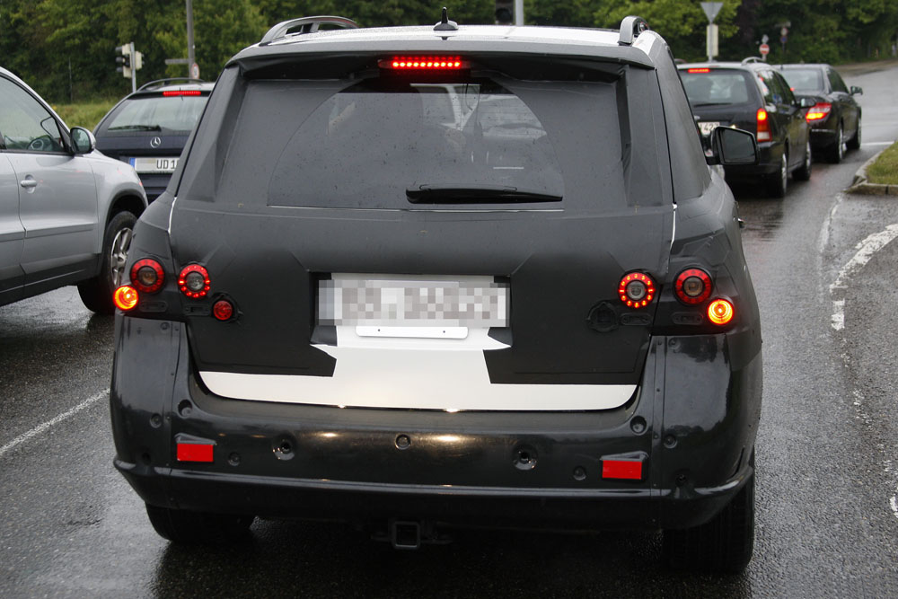 Mercedes M-class spy images