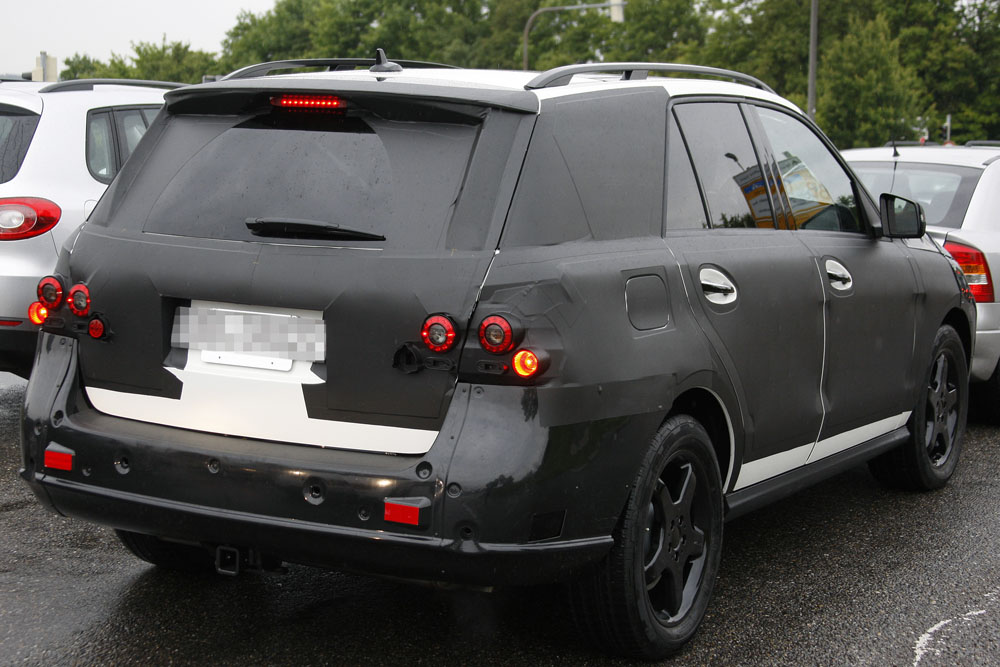 Mercedes M-class spy images