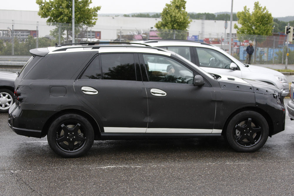 Mercedes M-class spy images
