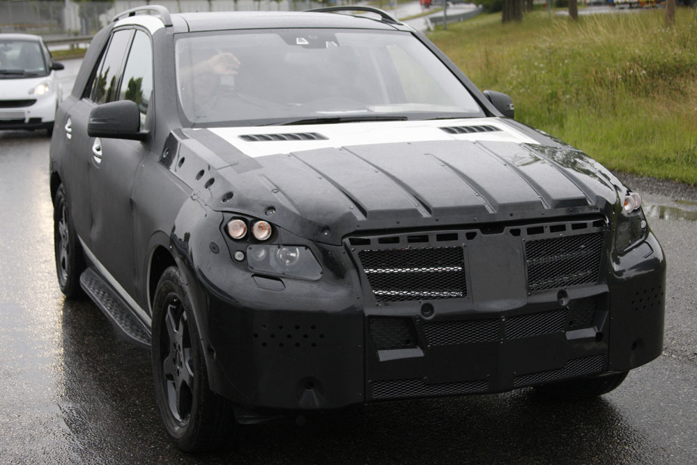 Mercedes M-class spy images