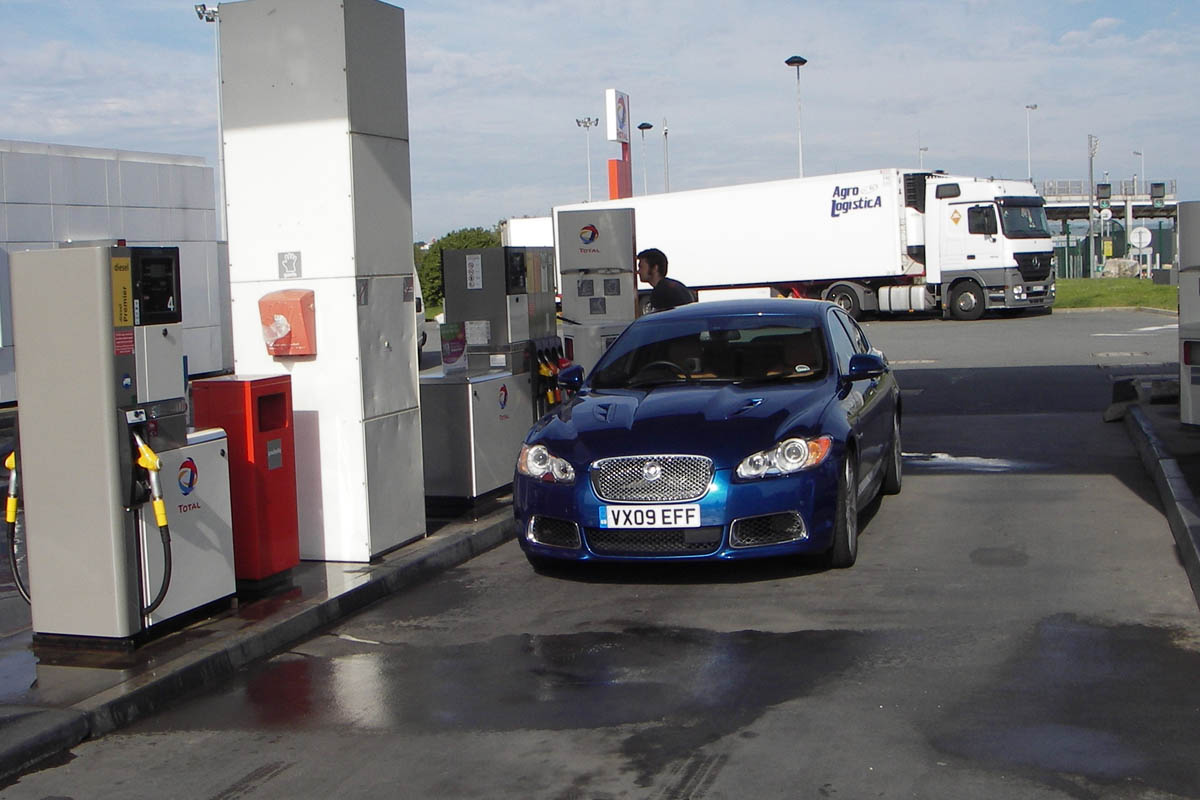 Jaguar XF SV8
