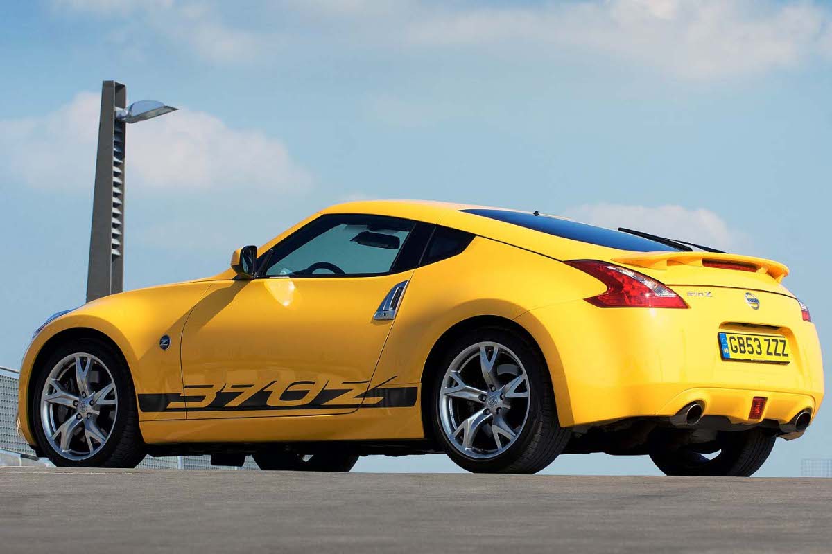 Nissan 370Z Yellow