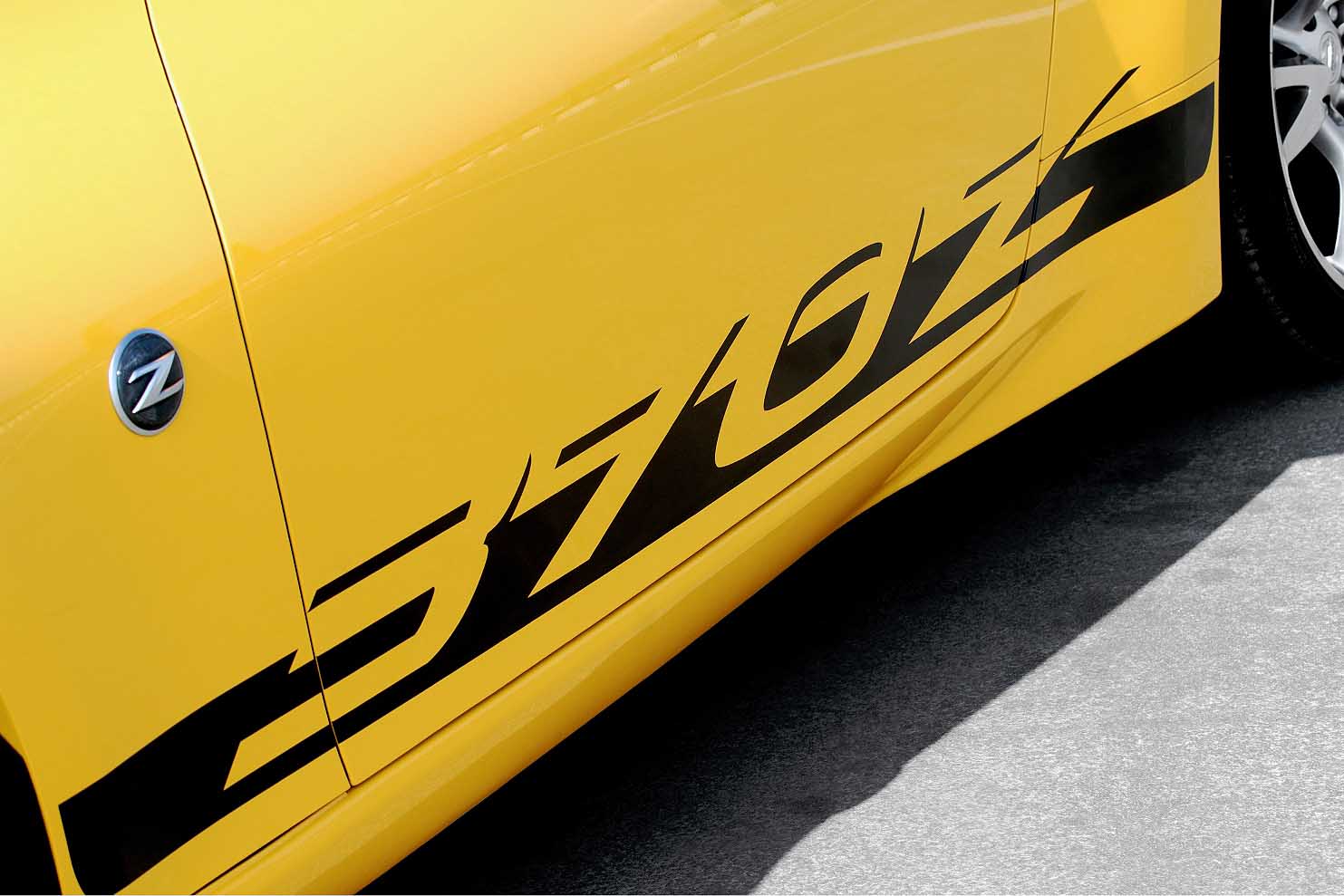 Nissan 370Z Yellow