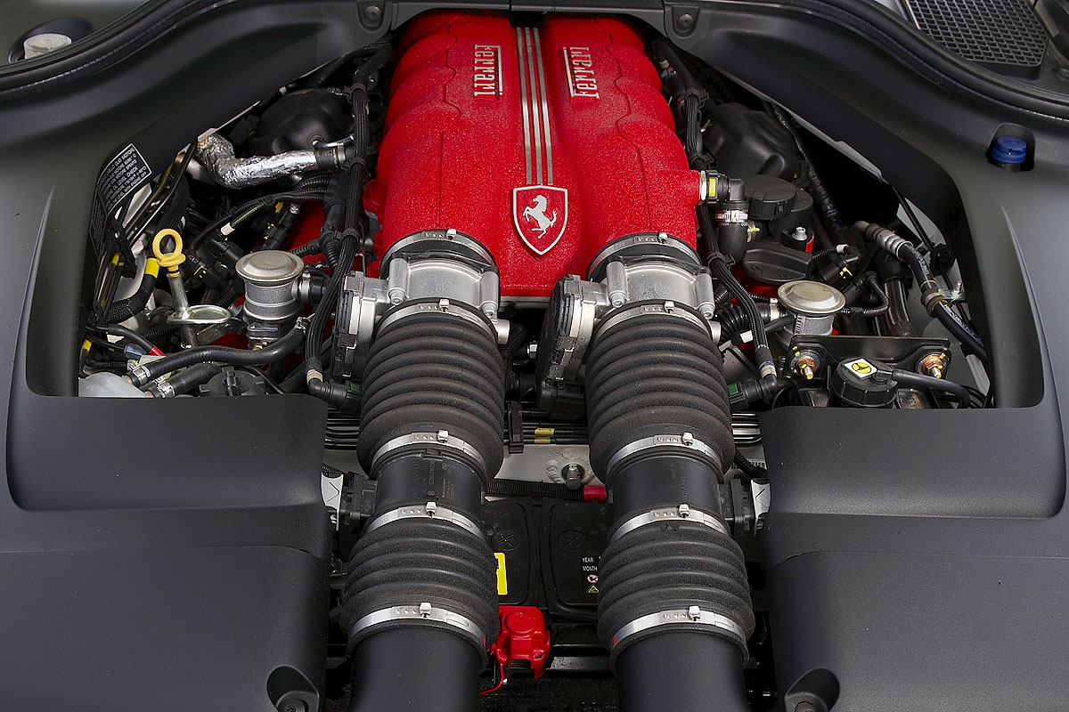Ferrari California engine