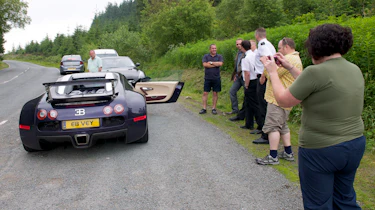 Nissan GT-R v Bugatti Veyron