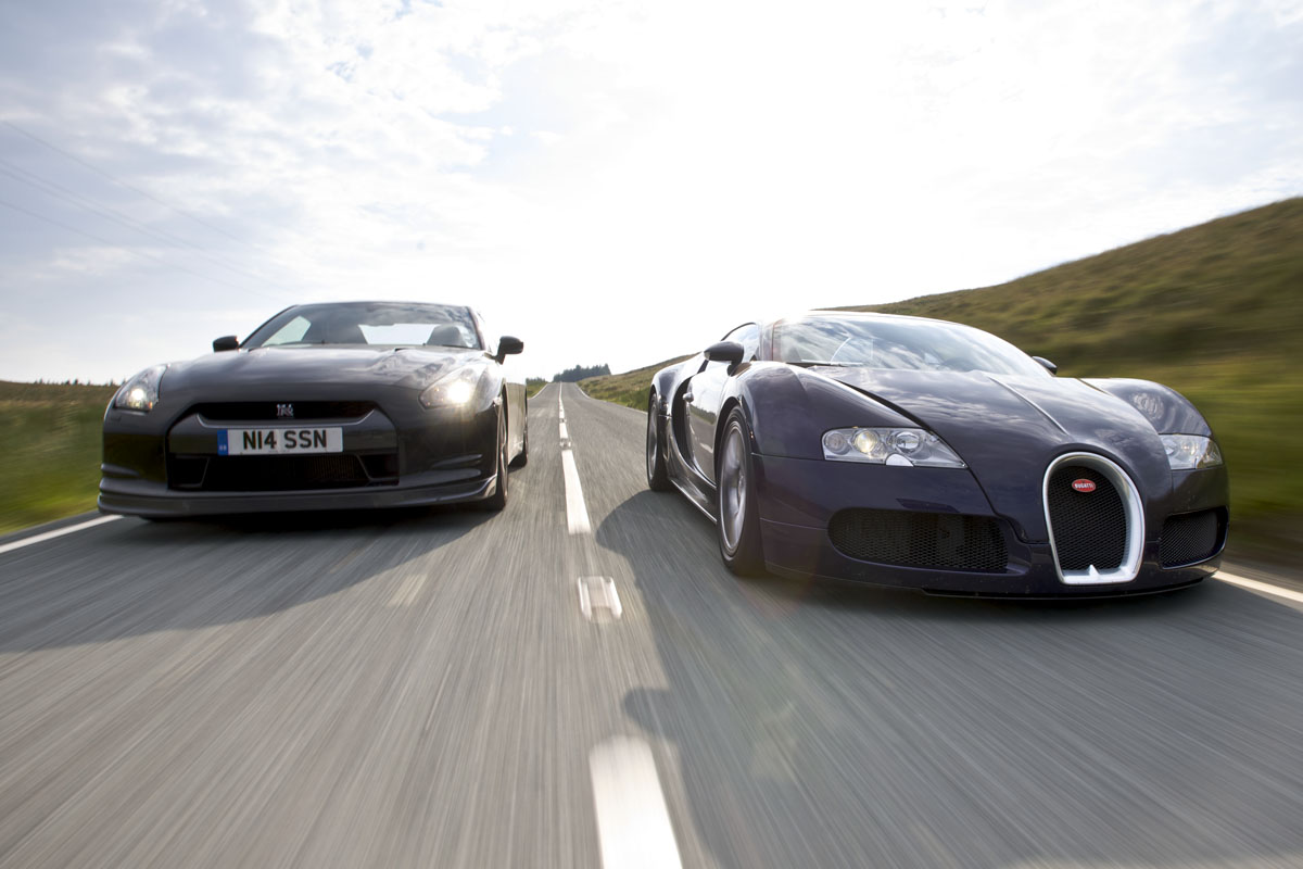 Nissan GT-R v Bugatti Veyron
