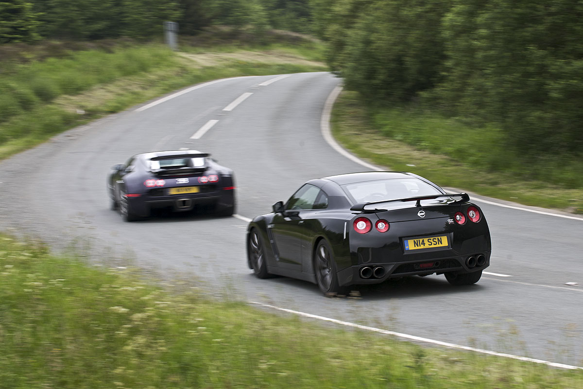 Nissan GT-R v Bugatti Veyron