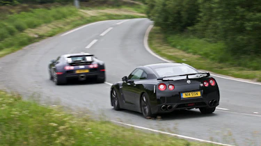 Nissan GT-R v Bugatti Veyron
