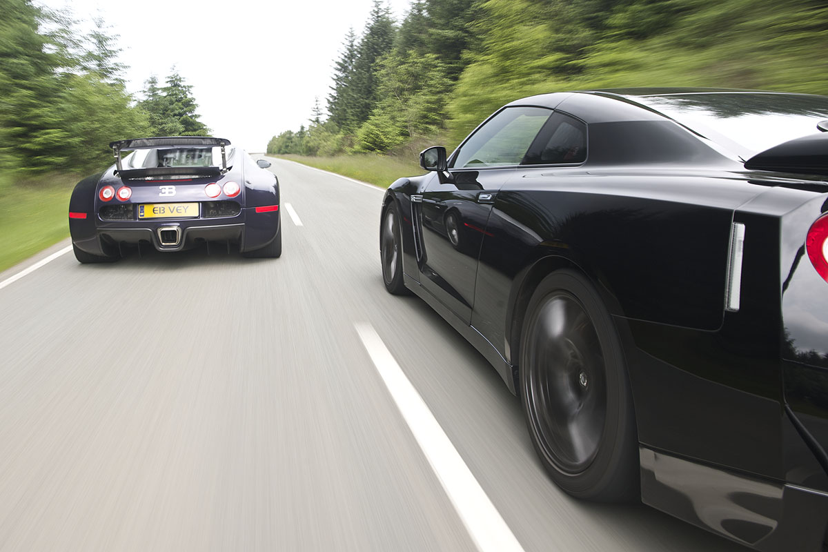 Nissan GT-R v Bugatti Veyron