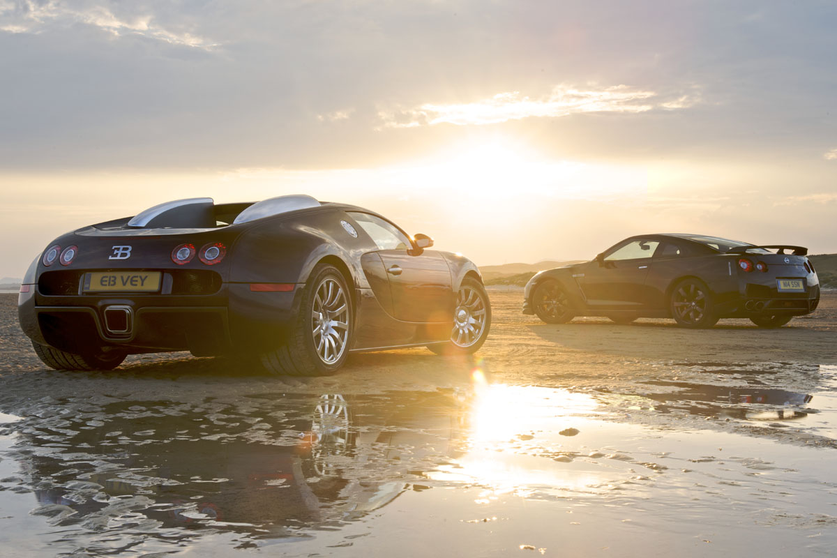 Nissan GT-R v Bugatti Veyron