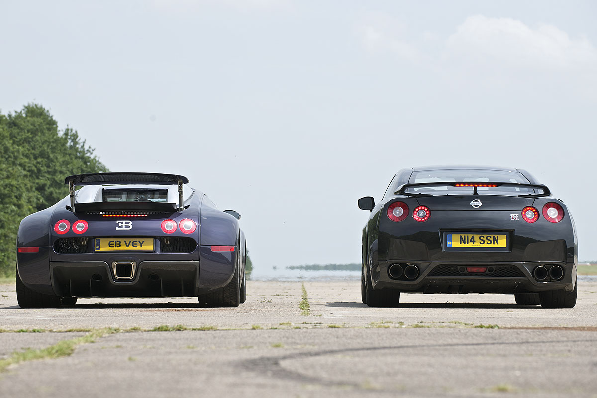 Nissan GT-R v Bugatti Veyron