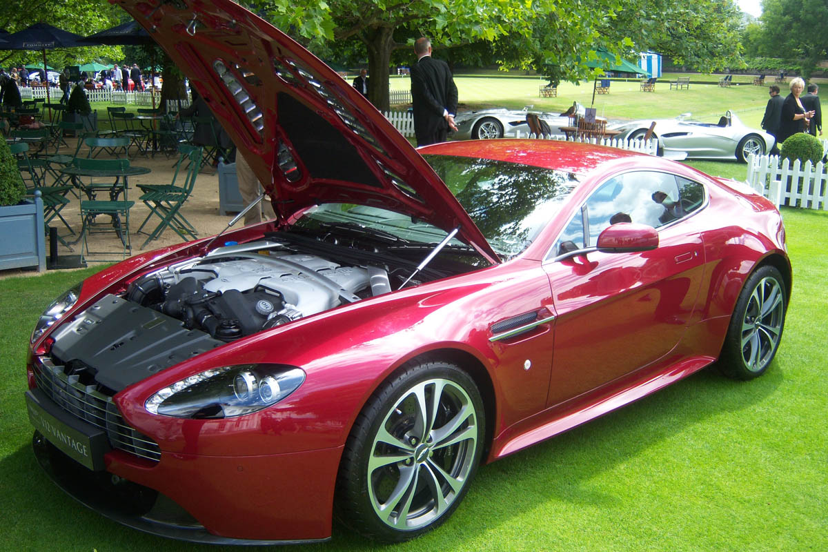 Aston V12 Vantage