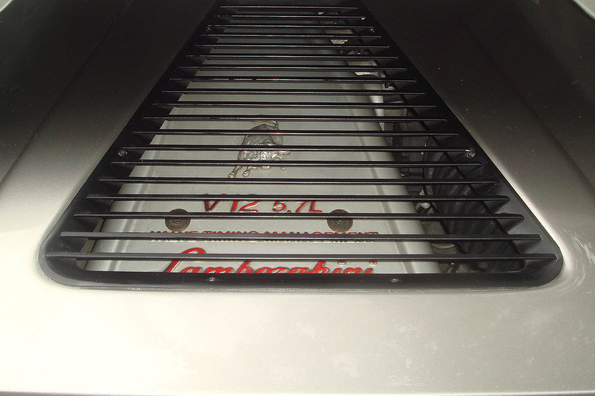 Lamborghini Diablo VT engine
