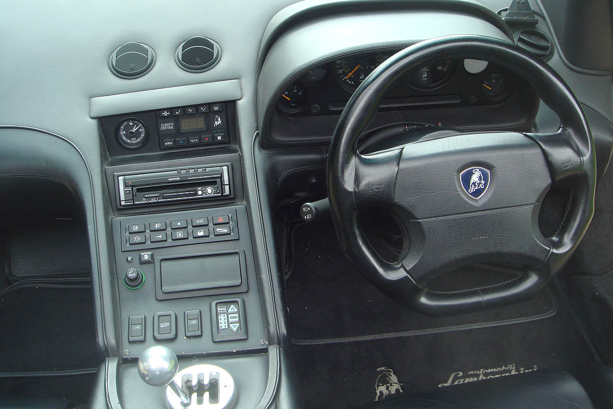 Lamborghini Diablo VT interior