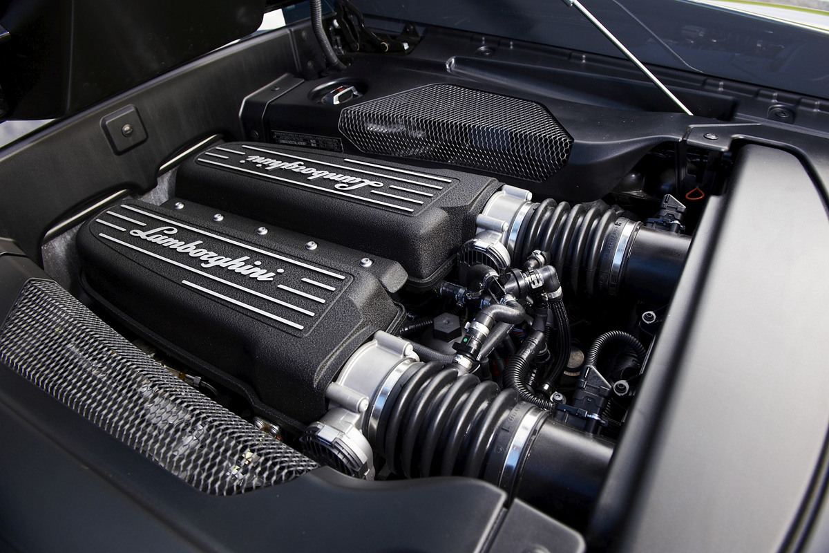 Lamborghini LP550-2 engine