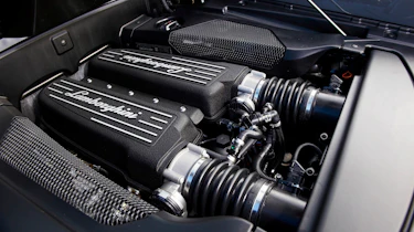 Lamborghini LP550-2 engine