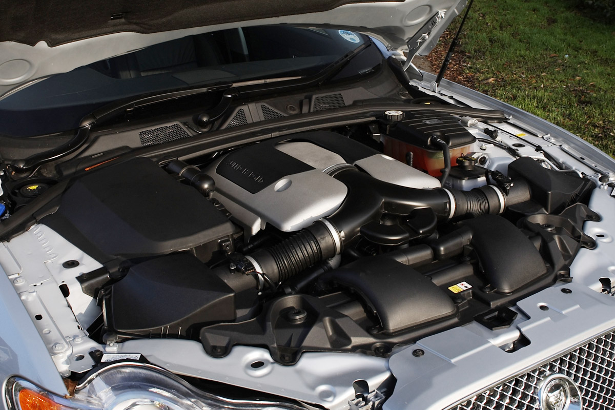 Jaguar XF SV8 engine