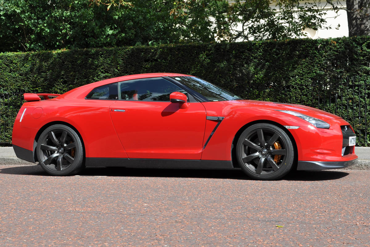 Nissan GT-R