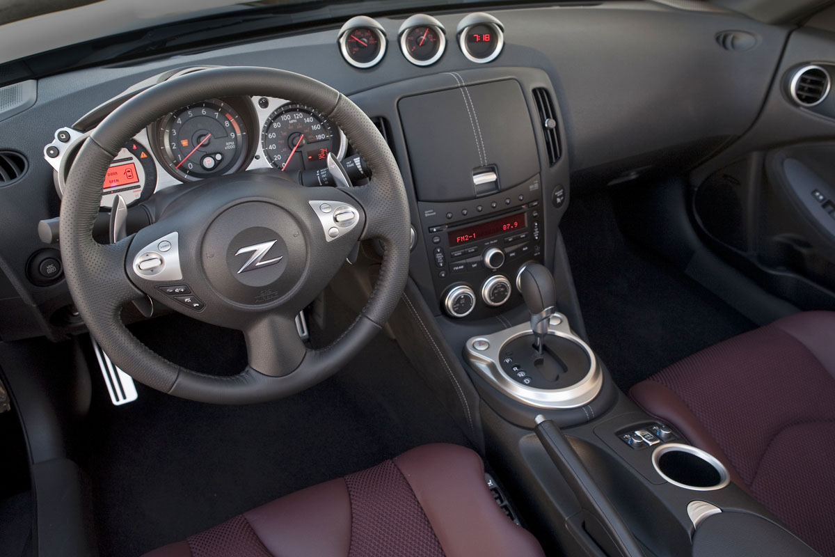 Nissan 370Z Roadster interior