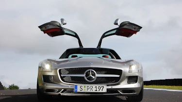 Mercedes-Benz SLS AMG