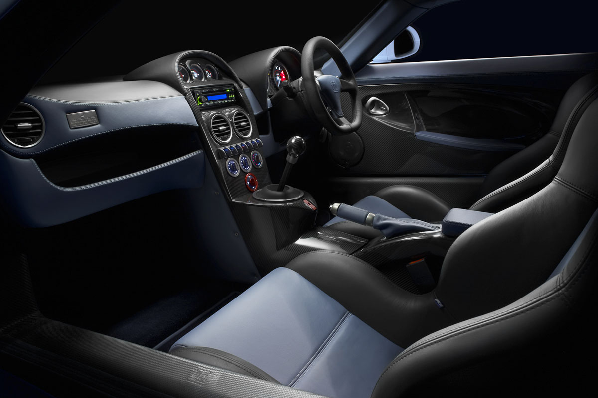 Noble M400 interior