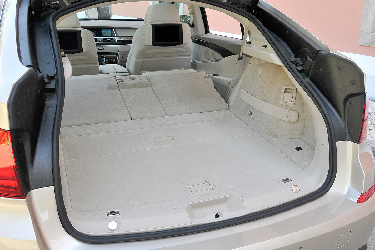 BMW 535i GT boot
