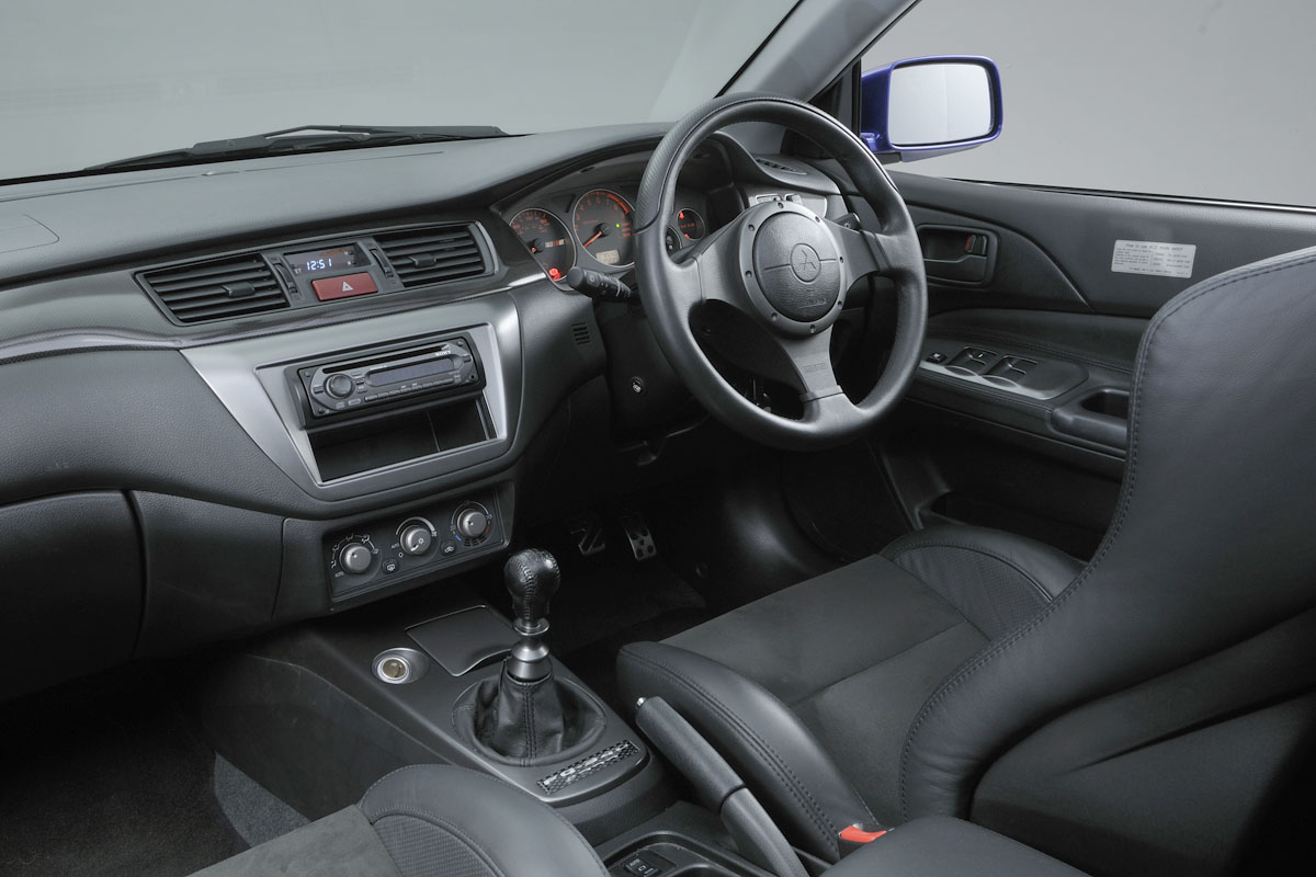 Mitsubishi Evo IX interior