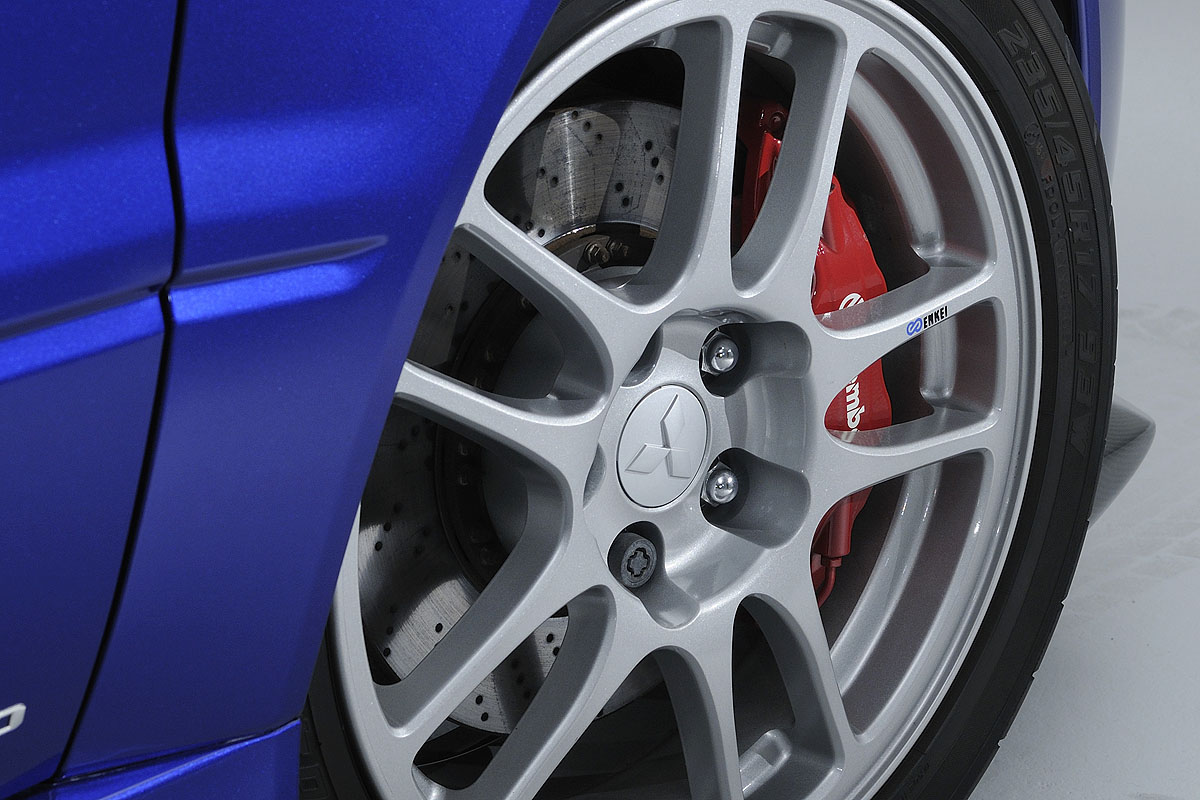 Mitsubishi Evo IX wheel and brake caliper