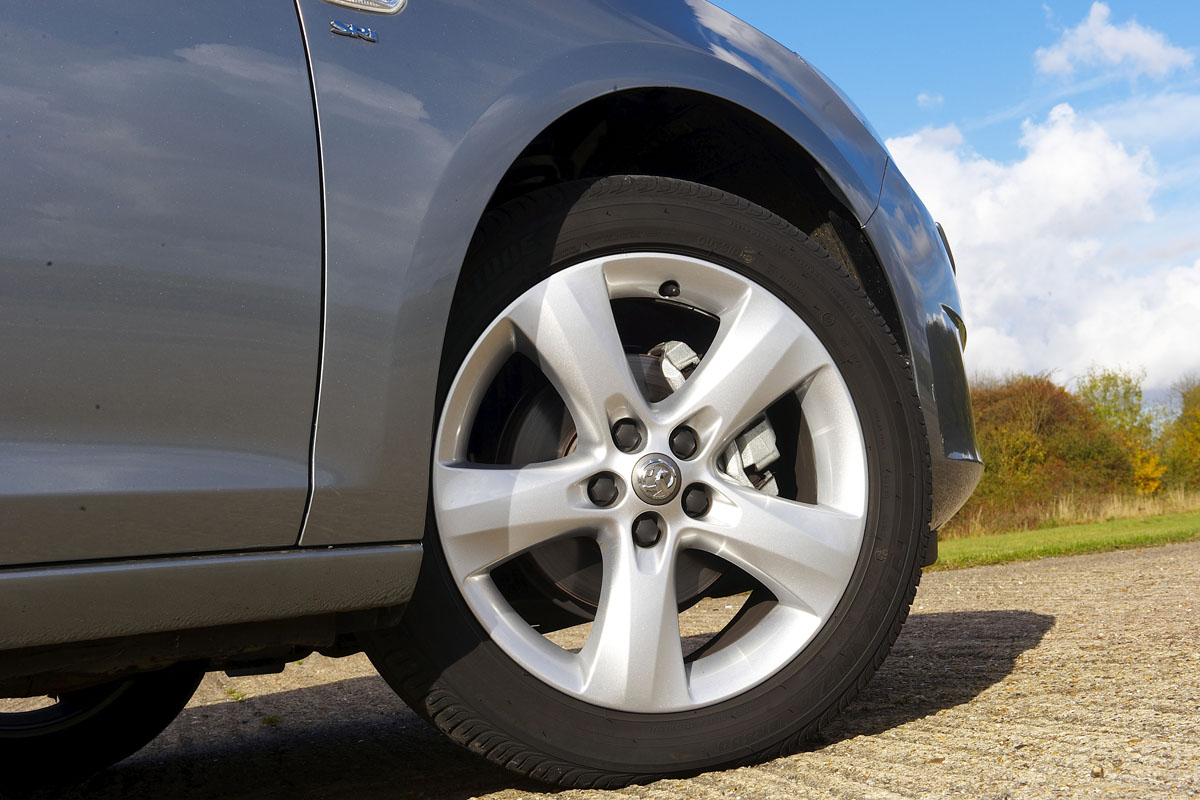 Vauxhall Astra SRi wheel