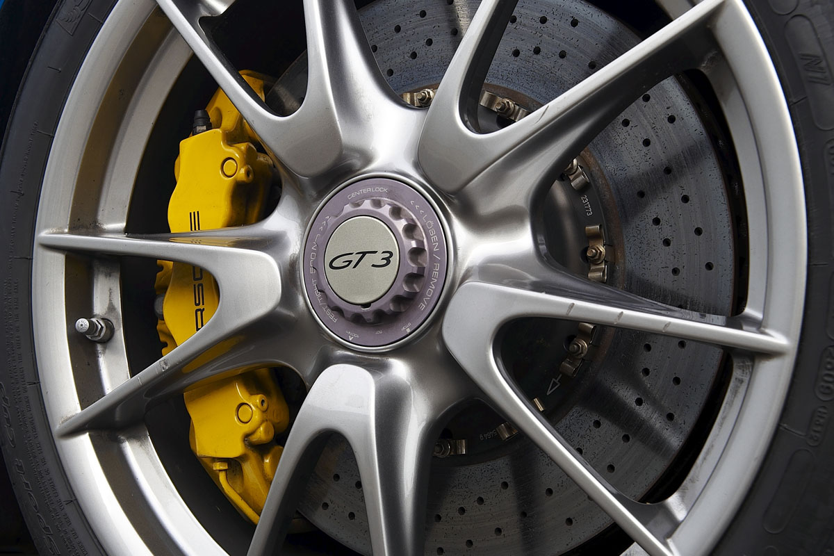 Porsche 911 GT3 wheels and brakes