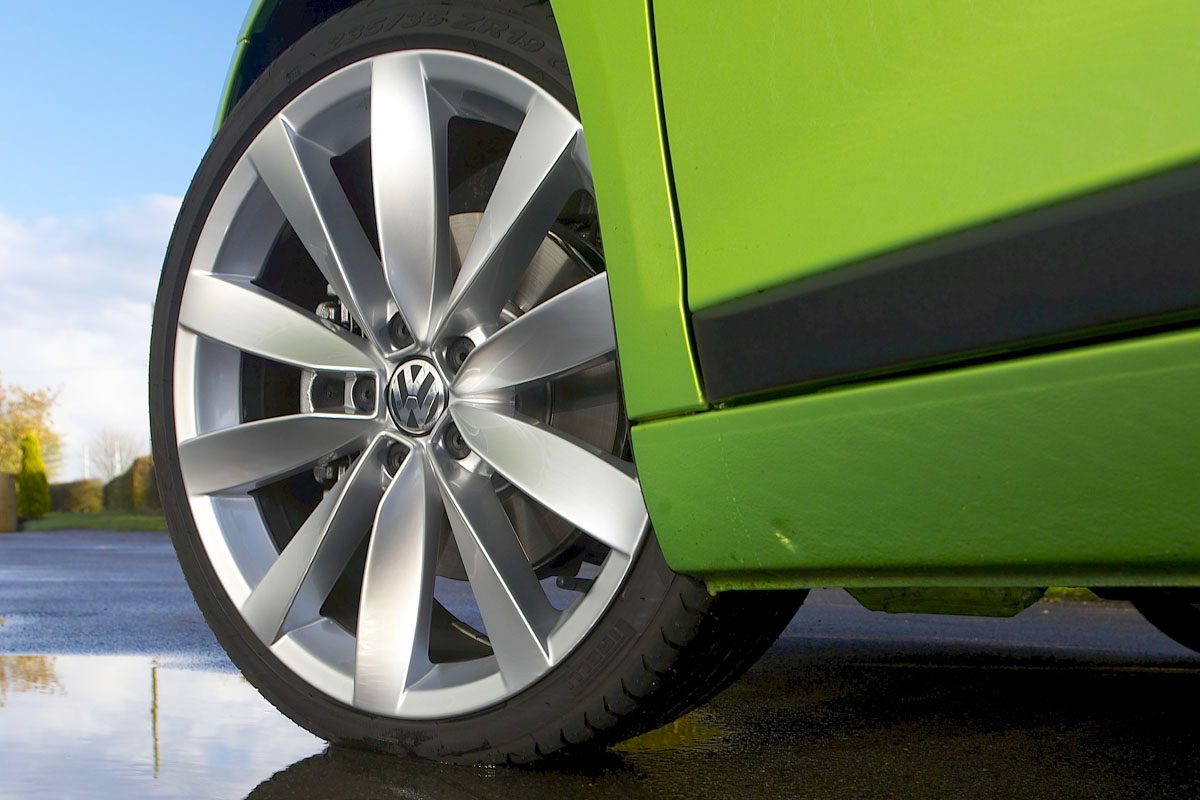 Volkswagen Scirocco 2.0 TSI wheel