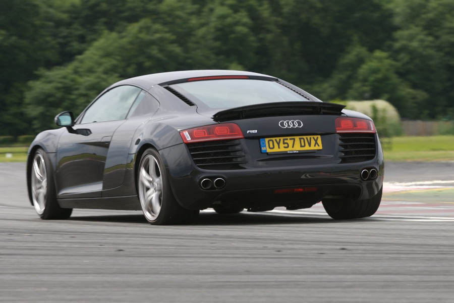 Audi R8 V8