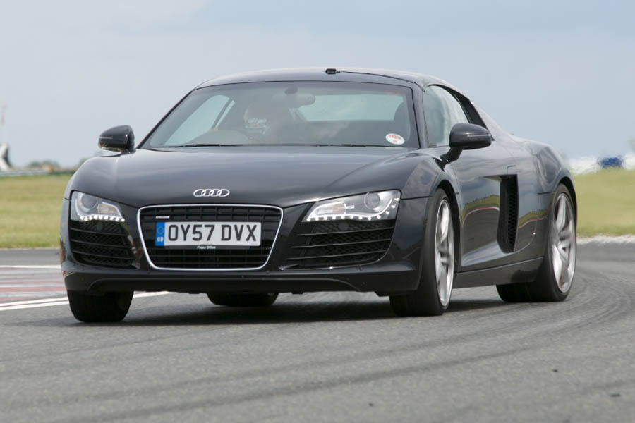 Audi R8 V8
