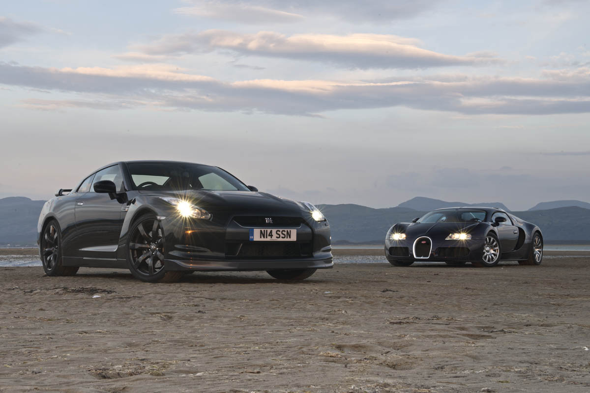 Bugatti Veyron v GT-R