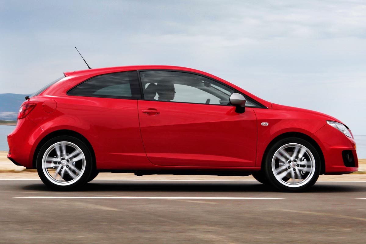 SEAT Ibiza FR TDI side action
