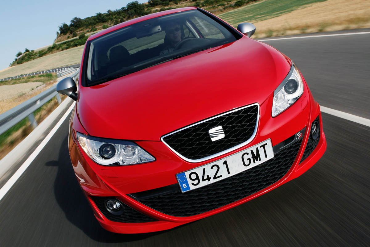 SEAT Ibiza FR TDI front action