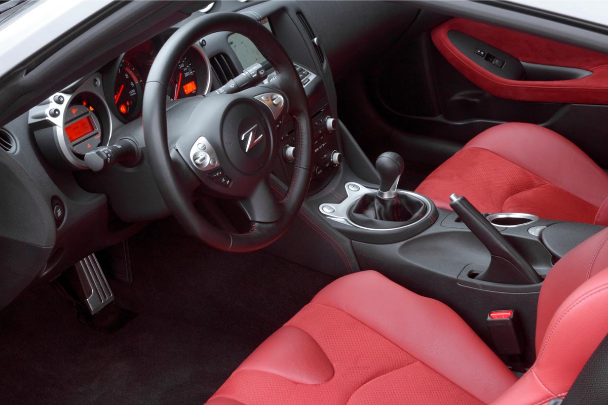 Nissan 370Z Black interior