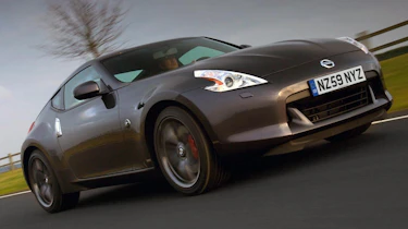Nissan 370Z Black tracking