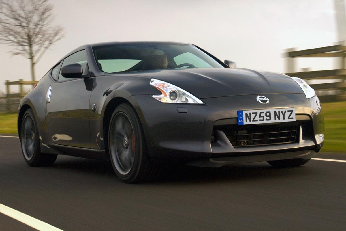 Nissan 370Z Black tracking
