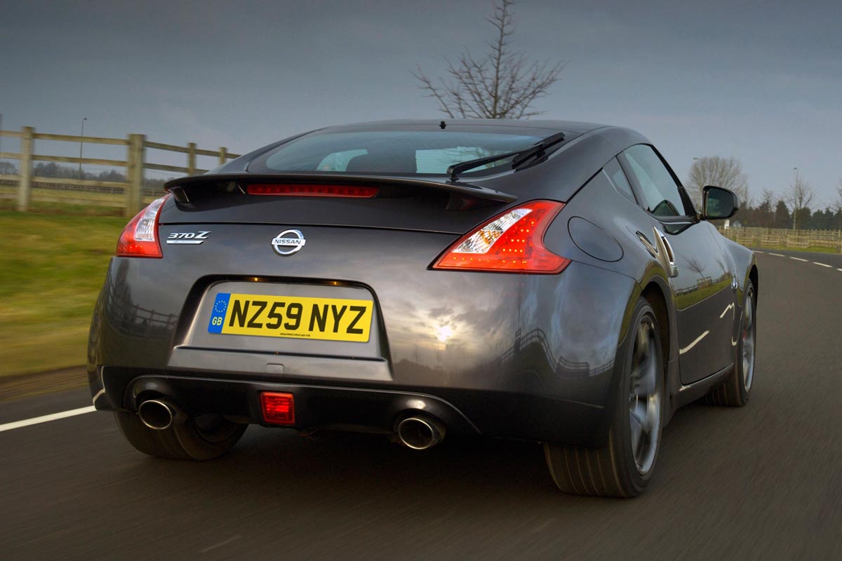 Nissan 370Z Black tracking