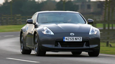 Nissan 370Z Black cornering