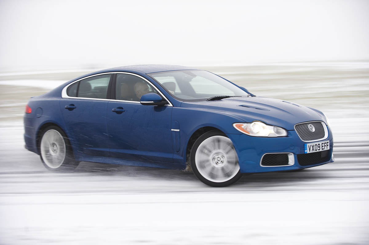 Jaguar XFR winter tyre test