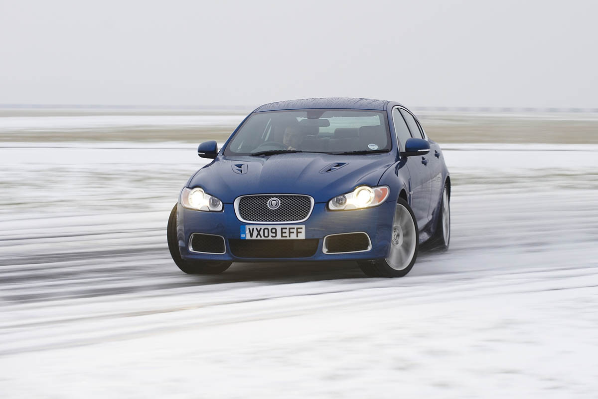 Jaguar XFR winter tyre test