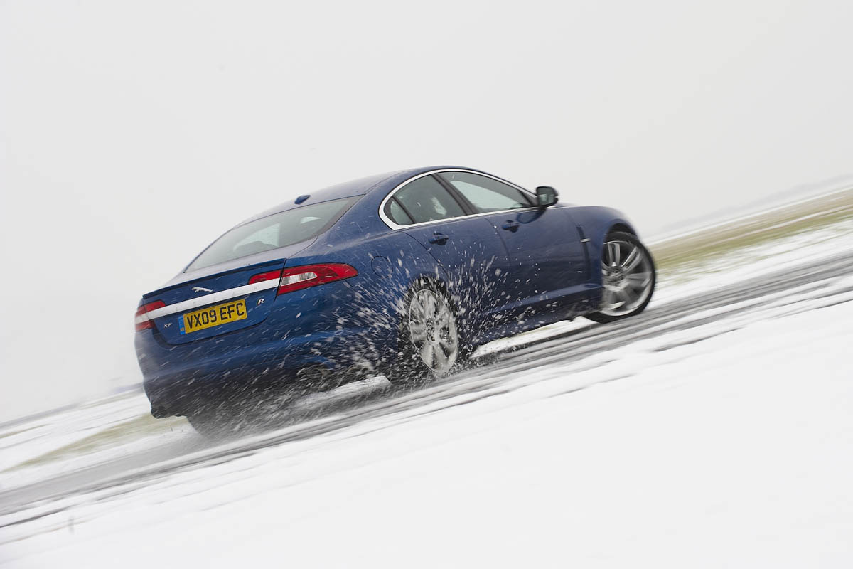 Jaguar XFR winter tyre test